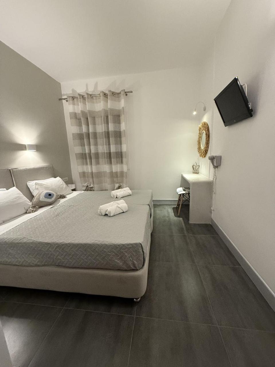 Dilion Hotel Parikia  Exterior photo